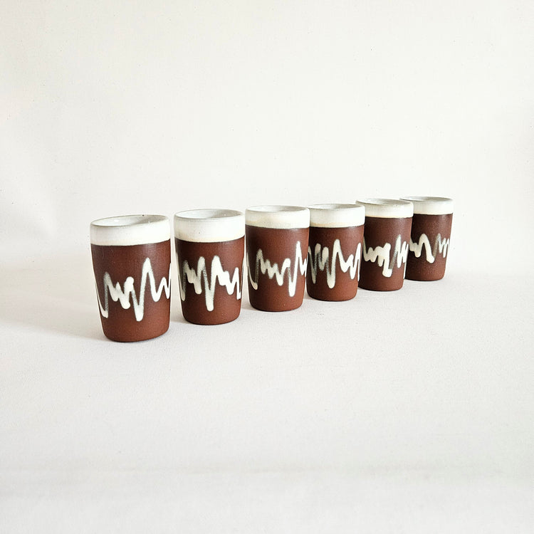 Lot de 2 gobelets vintage en céramique bicolore
