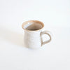 Tasse en céramique artisanale picotée