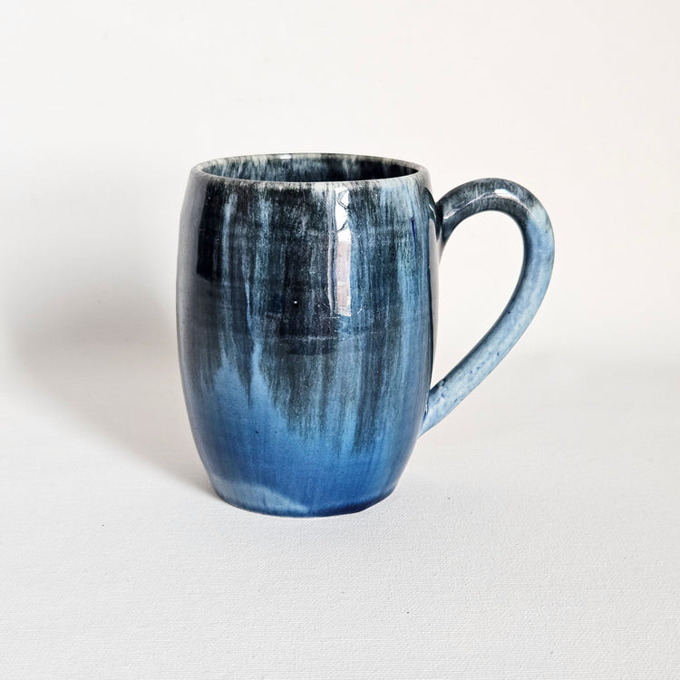 Tasse bleue vintage en céramique artisanale