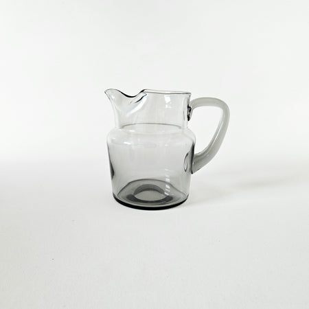 Carafe vintage en verre fumé