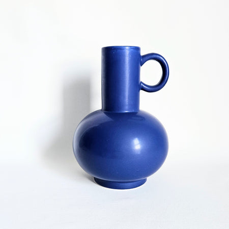 Vase en céramique matte bleu vintage