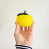 Fruit jaune en verre vintage