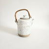 Théière vintage en céramique artisanale picotée
