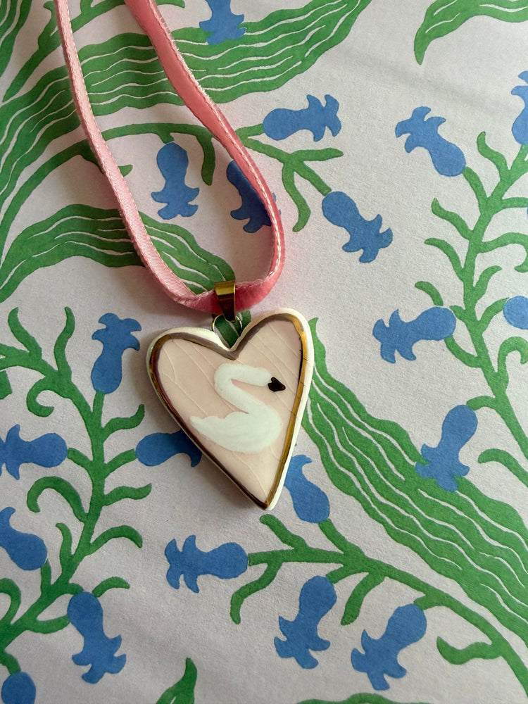 Collier ras-de-cou Swan [couleurs variées]