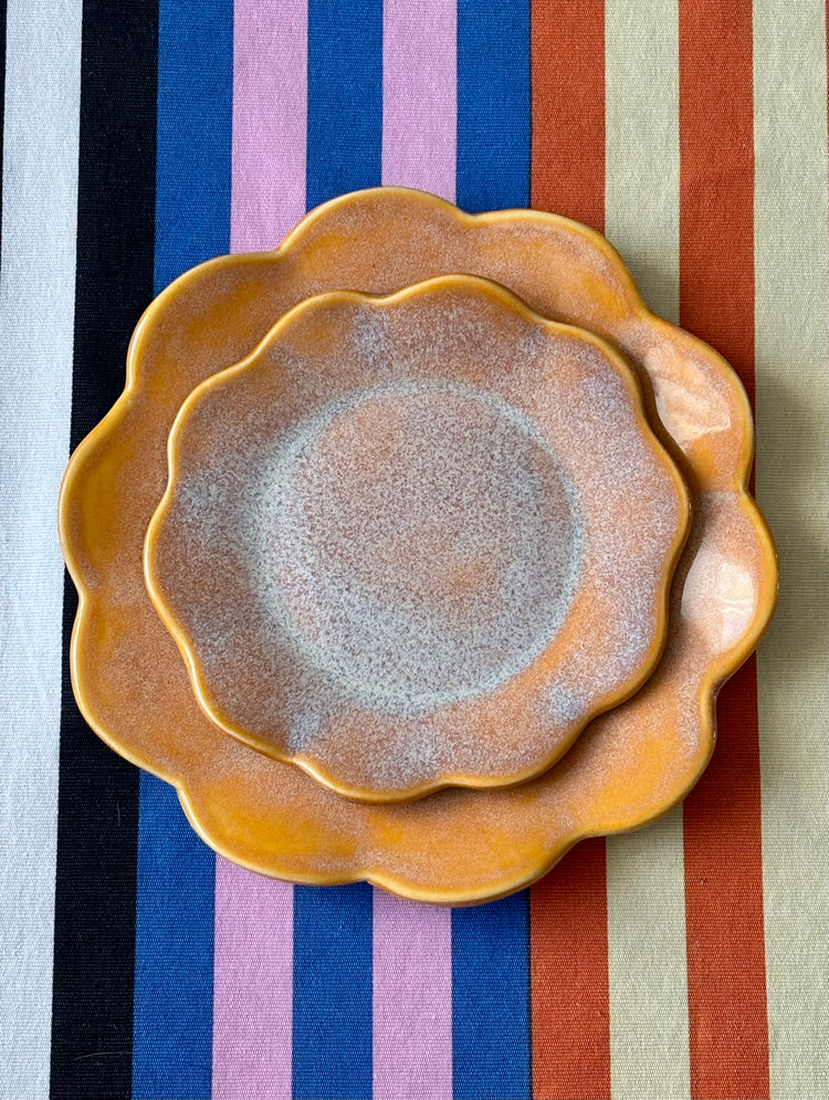 Assiette en porcelaine [formats et couleurs variés]