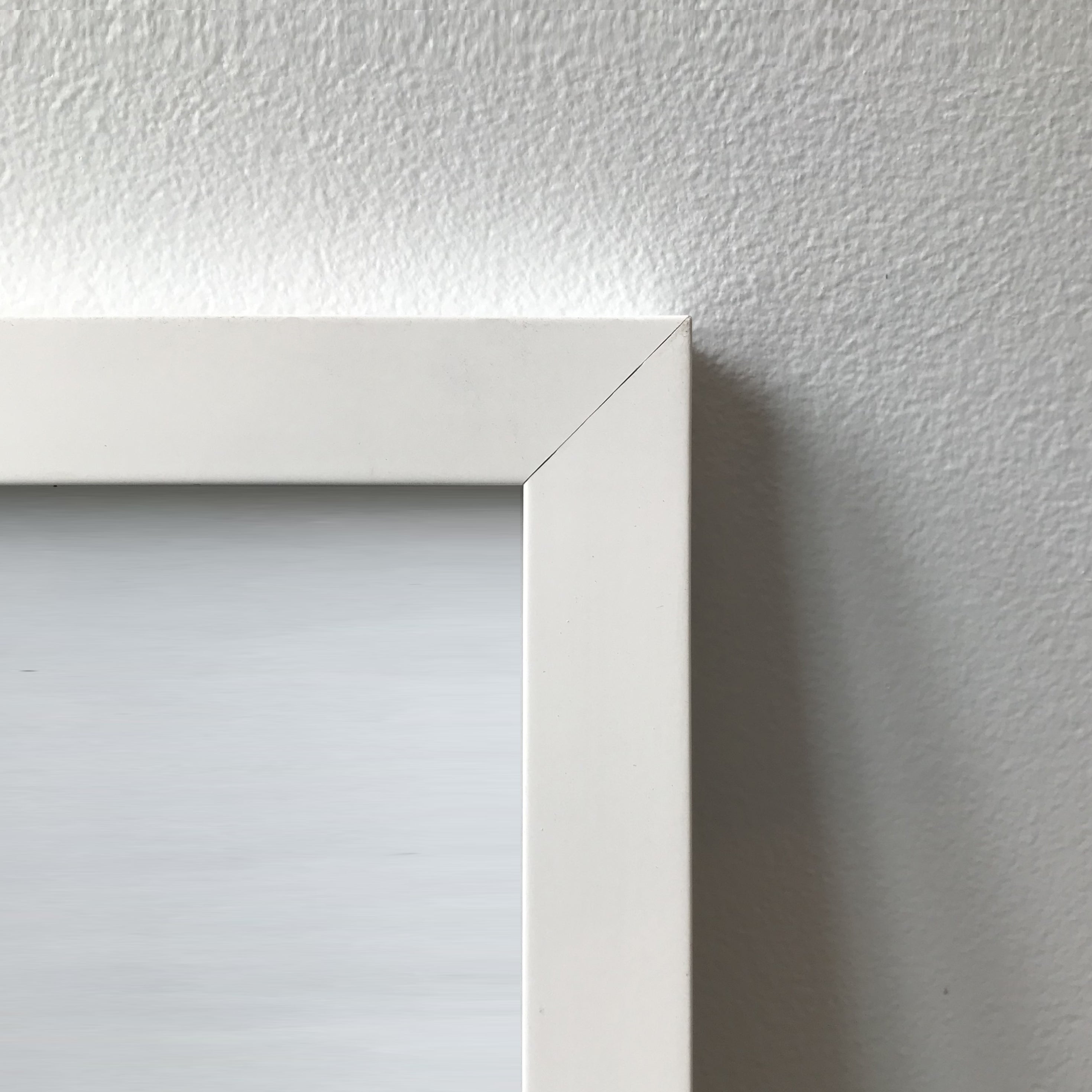 Cadre bois blanc avec vitre 8.5 x 11 po [tel quel]