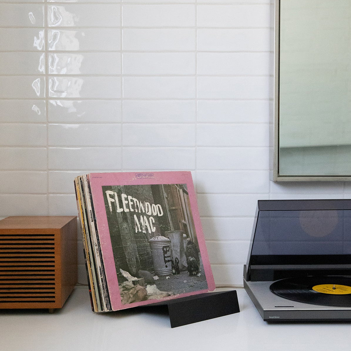 LP-stand-black-7-upton_1195x1792_4b6e8225-f4cc-4918-9622-24e67a35d5fd.jpg
